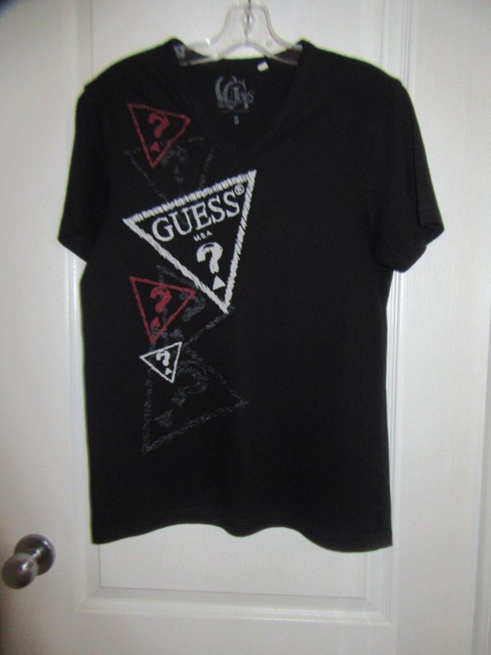 Ladies Size small – Or unisex Brand Guess Tshirt Black